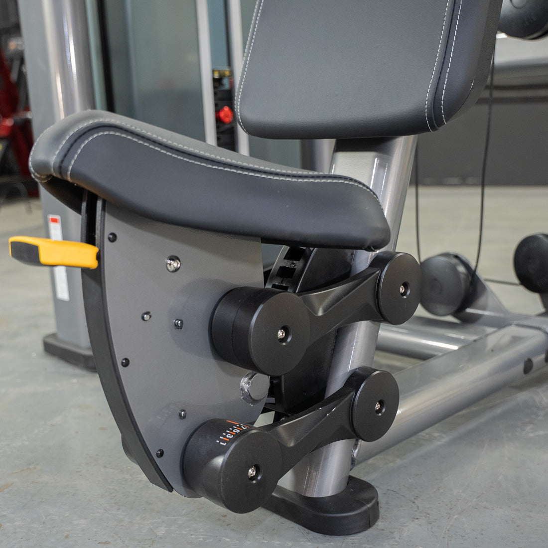 Elite Plus Shoulder Press | Isolateral Gym Equipment | Muscle D