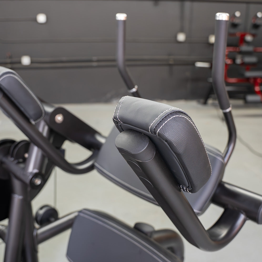 Vogue Ab Crunch - Muscle D Fitness - Adjustable Seat - Abdominal Workout - Selectorized Weight