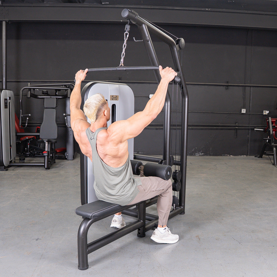 Vogue Lat/Low Row - Muscle D Fitness - Adjustable Seat - Pin Selectorized - Combo Back Machine